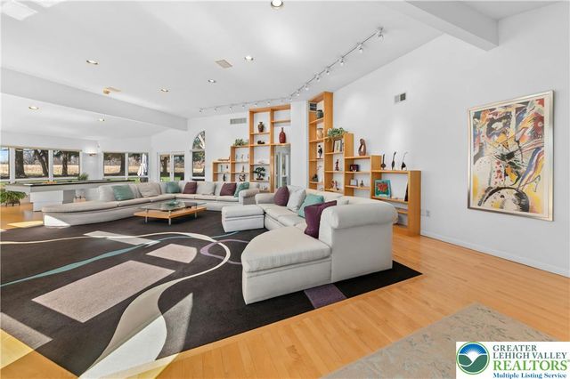 2334 Riverbend Road, Lower Macungie Twp, PA 18103
