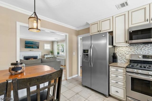 28 Janeway Place, Morris Plains Boro, NJ 07950