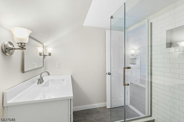 28 Janeway Place, Morris Plains Boro, NJ 07950