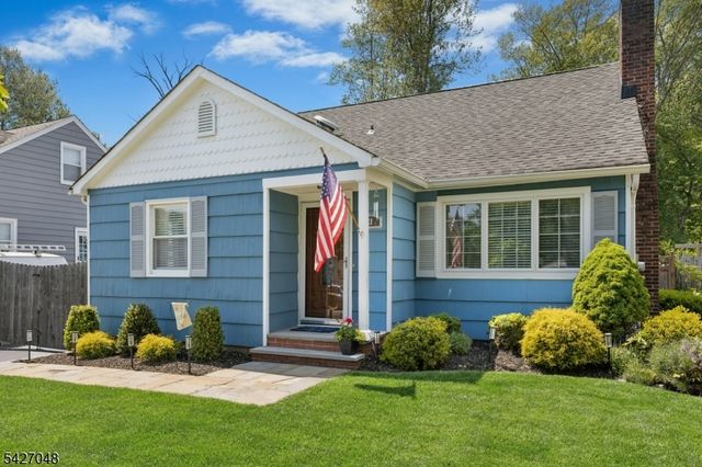 28 Janeway Place, Morris Plains Boro, NJ 07950