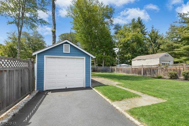 28 Janeway Place, Morris Plains Boro, NJ 07950