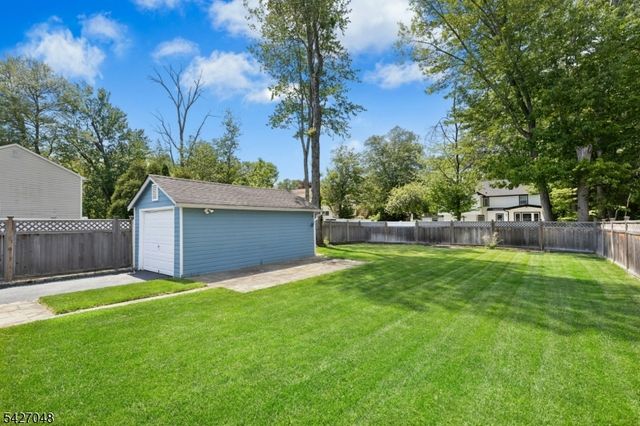 28 Janeway Place, Morris Plains Boro, NJ 07950