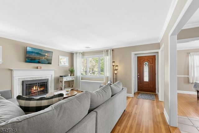 28 Janeway Place, Morris Plains Boro, NJ 07950