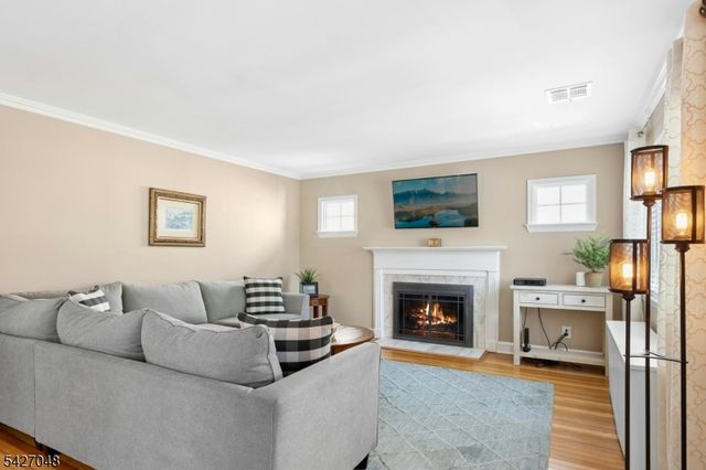 28 Janeway Place, Morris Plains Boro, NJ 07950