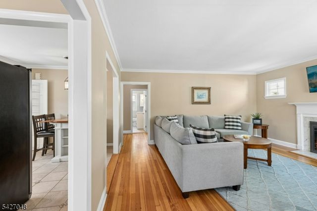 28 Janeway Place, Morris Plains Boro, NJ 07950