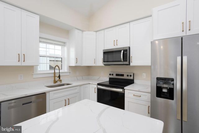 8 SUNRISE AVE, Ridgely, MD 21660