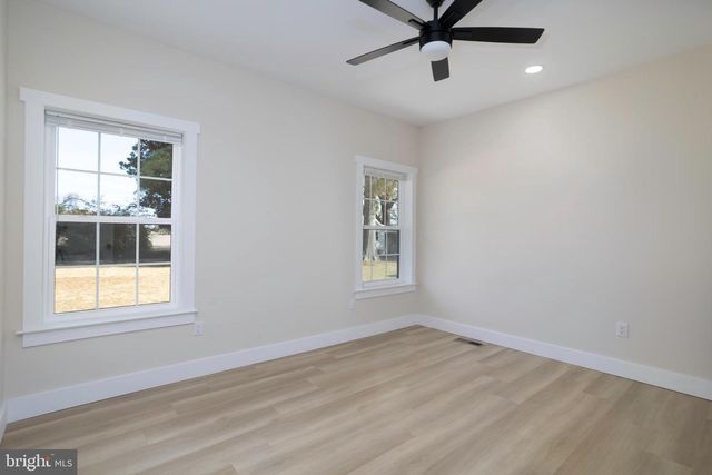 8 SUNRISE AVE, Ridgely, MD 21660