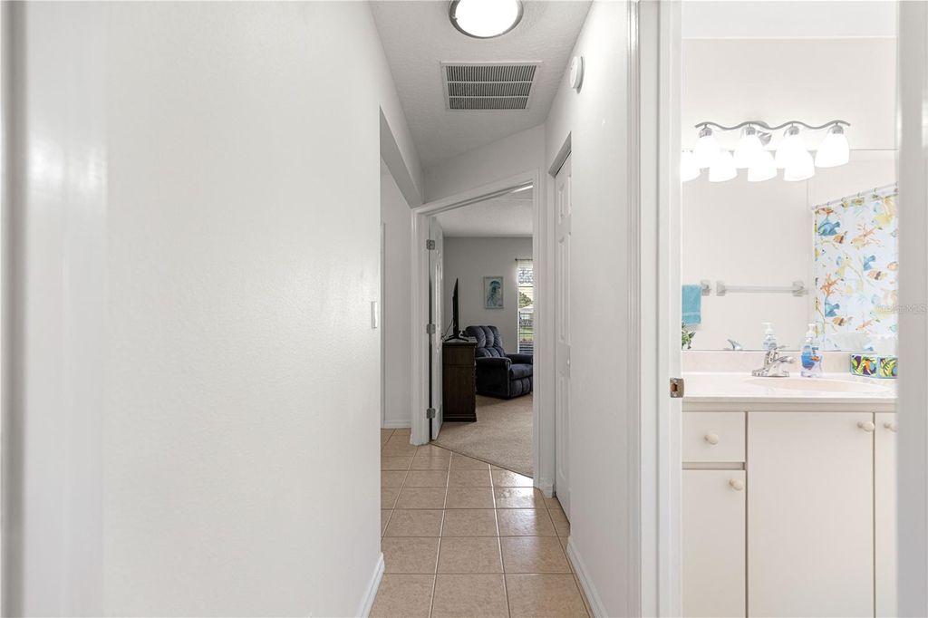 Image 14 of property listing at 8721 SW 60 CIRCLE, Ocala, FL 34476
