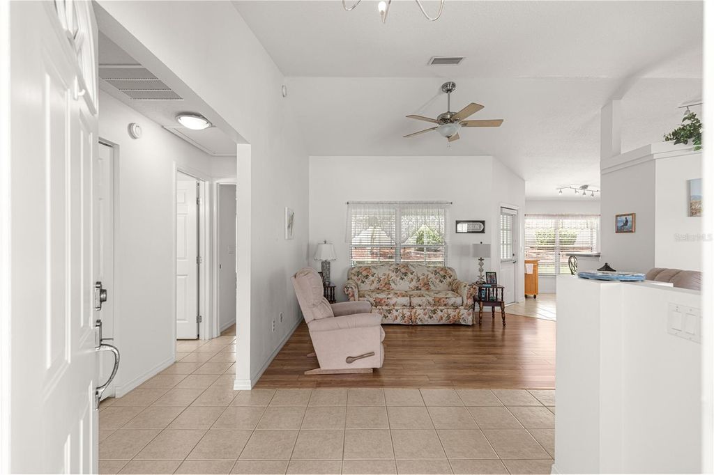 Image 4 of property listing at 8721 SW 60 CIRCLE, Ocala, FL 34476