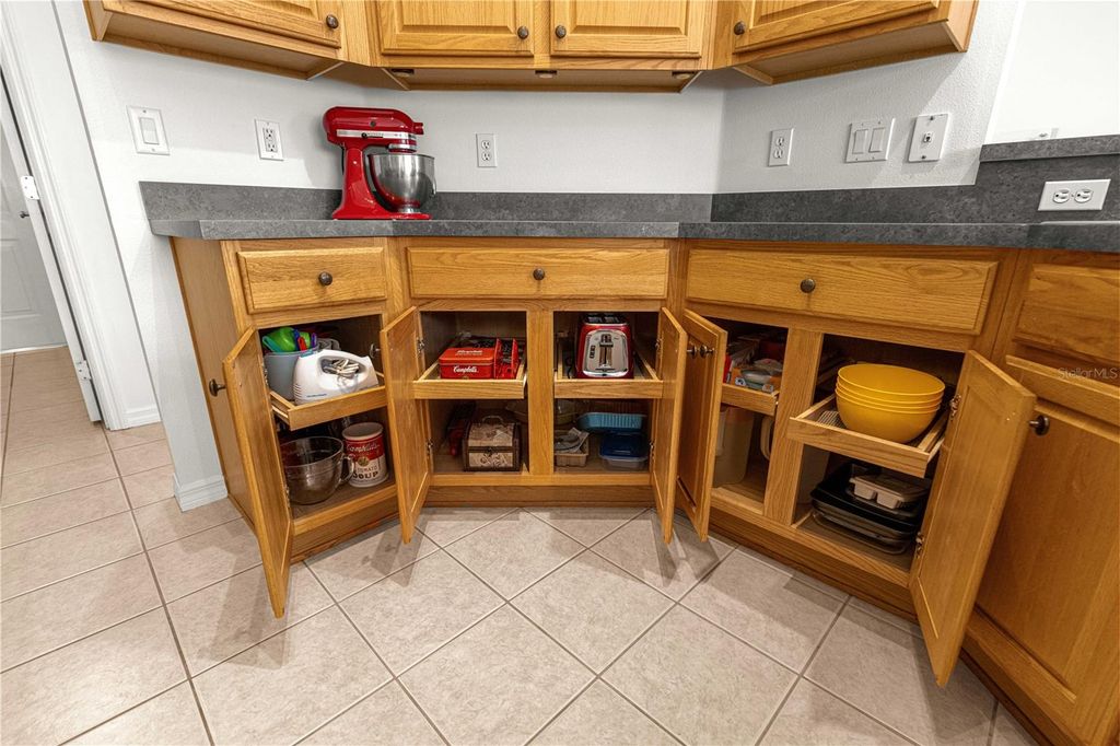 Image 35 of property listing at 8721 SW 60 CIRCLE, Ocala, FL 34476