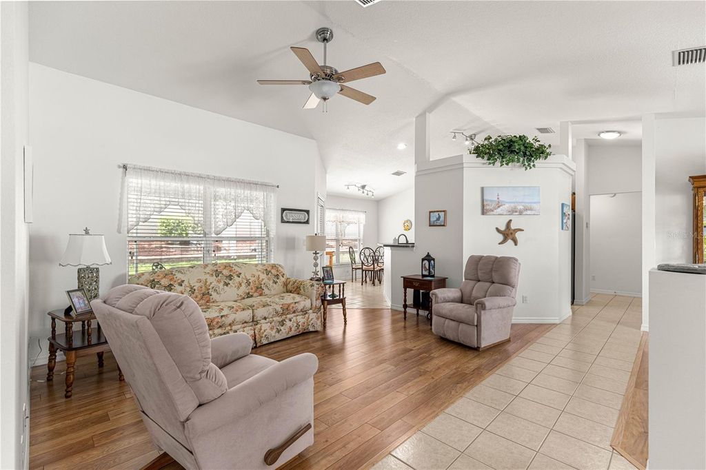 Image 5 of property listing at 8721 SW 60 CIRCLE, Ocala, FL 34476