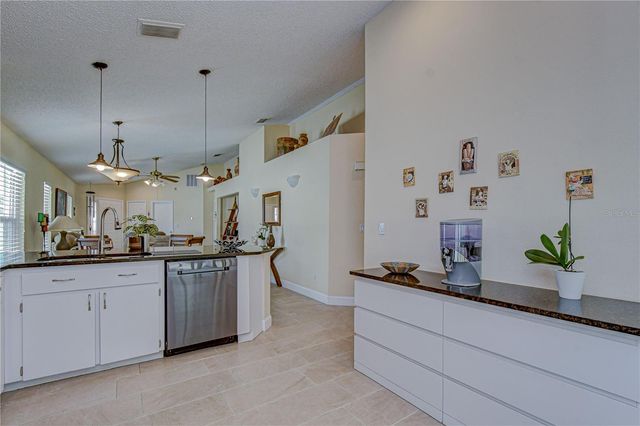 1721 TROPICANA WAY, Valrico, FL 33594
