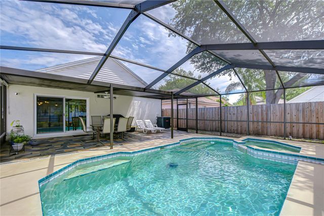 1721 TROPICANA WAY, Valrico, FL 33594
