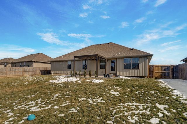 675 N Maplewood Hills, Nixa, MO 65714