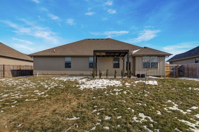 675 N Maplewood Hills, Nixa, MO 65714