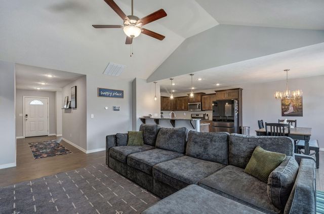 675 N Maplewood Hills, Nixa, MO 65714