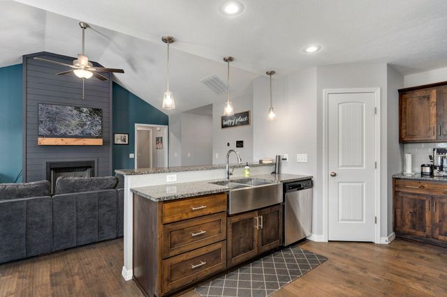 675 N Maplewood Hills, Nixa, MO 65714