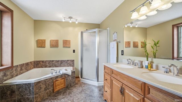 8609 Summerset Place, Fort Wayne, IN 46825