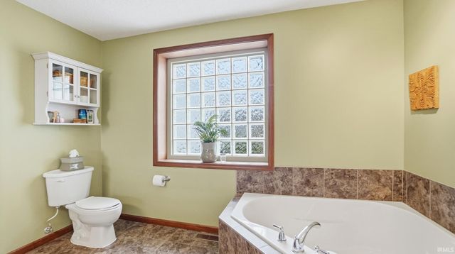 8609 Summerset Place, Fort Wayne, IN 46825