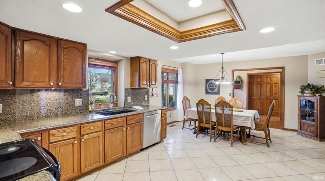 8609 Summerset Place, Fort Wayne, IN 46825