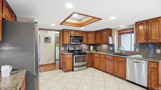 8609 Summerset Place, Fort Wayne, IN 46825