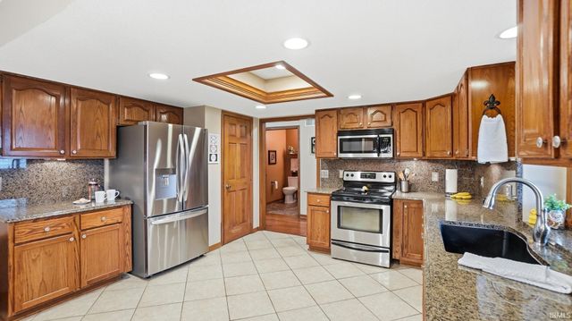 8609 Summerset Place, Fort Wayne, IN 46825