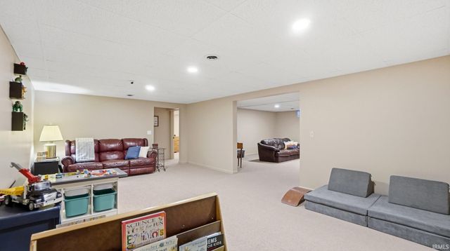 8609 Summerset Place, Fort Wayne, IN 46825