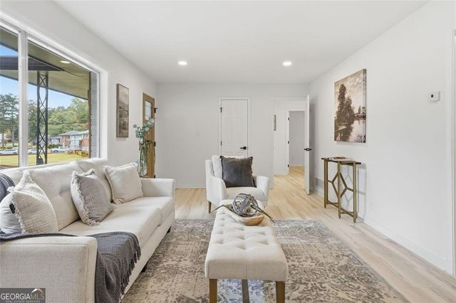 2568 Fontaine Circle, Decatur, GA 30032