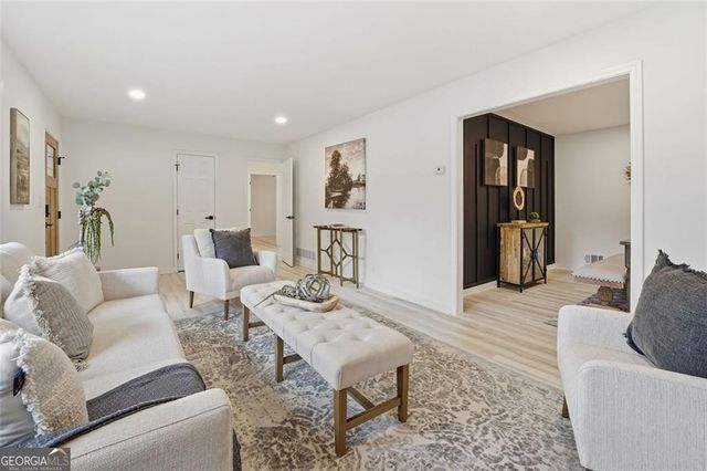 2568 Fontaine Circle, Decatur, GA 30032