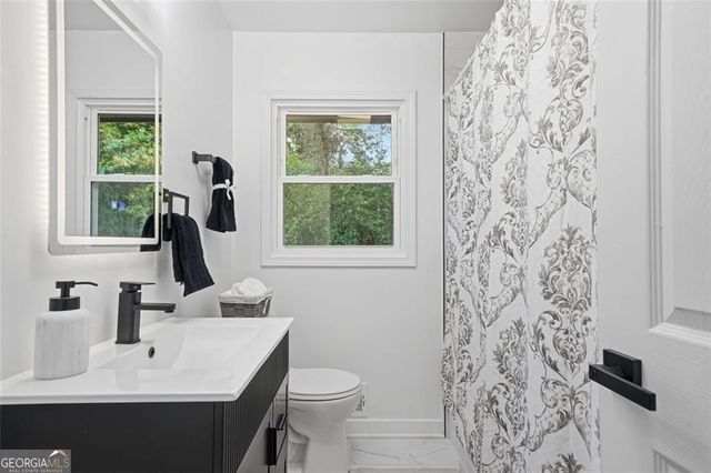 2568 Fontaine Circle, Decatur, GA 30032
