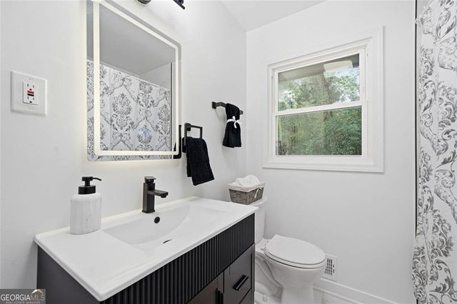 2568 Fontaine Circle, Decatur, GA 30032
