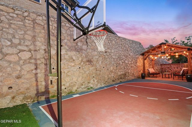 4000 BANCROFT Drive, El Paso, TX 79902