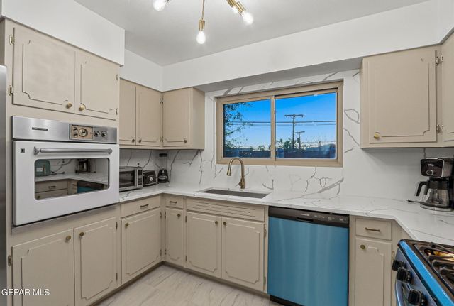 4000 BANCROFT Drive, El Paso, TX 79902