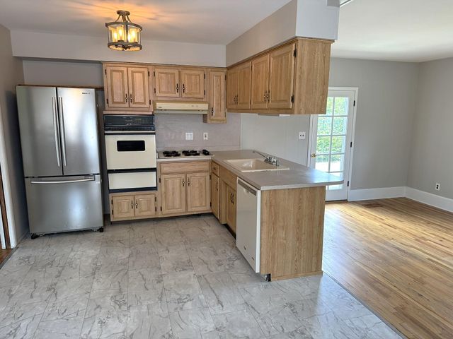 15425 Leader, Taylor, MI 48180