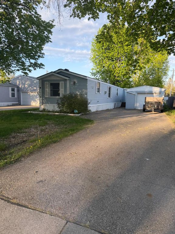 13 22nd Avenue NW, Faribault, MN 55021