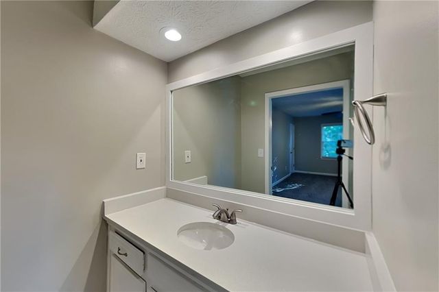 2709 Hawk Drive NE, Marietta, GA 30066