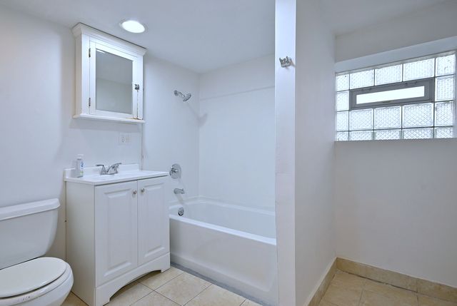 4703 W Parker Avenue, Chicago, IL 60639