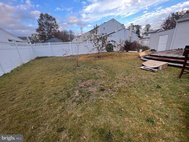 2561 BURNING TREE RD, Pennsauken, NJ 08109