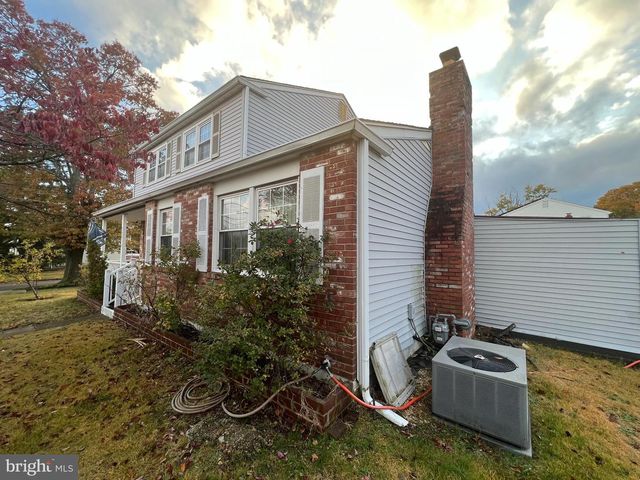 2561 BURNING TREE RD, Pennsauken, NJ 08109