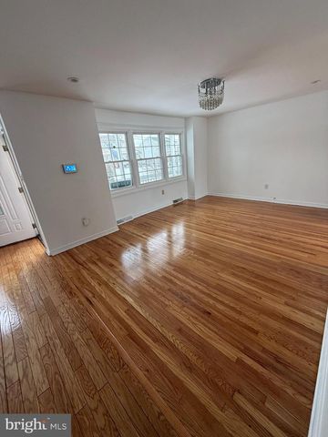 2561 BURNING TREE RD, Pennsauken, NJ 08109