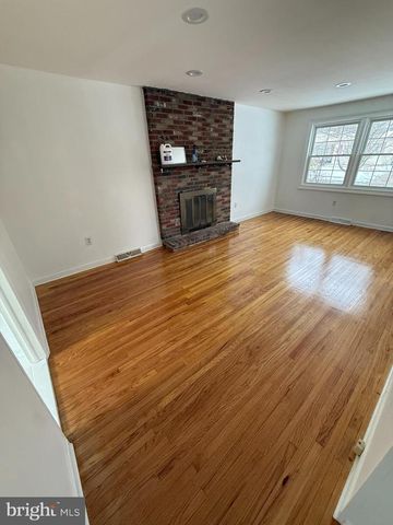 2561 BURNING TREE RD, Pennsauken, NJ 08109
