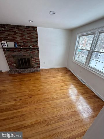 2561 BURNING TREE RD, Pennsauken, NJ 08109