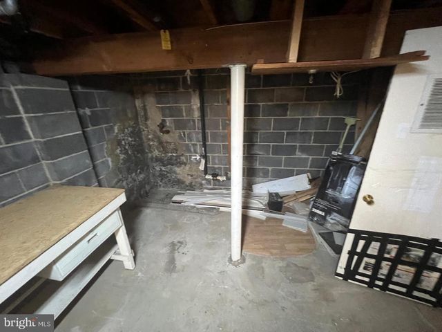 2561 BURNING TREE RD, Pennsauken, NJ 08109