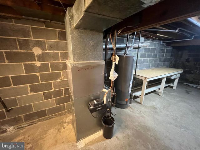 2561 BURNING TREE RD, Pennsauken, NJ 08109
