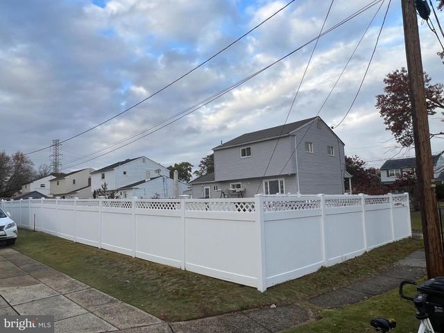2561 BURNING TREE RD, Pennsauken, NJ 08109