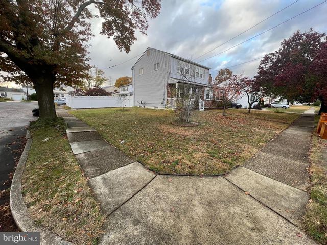 2561 BURNING TREE RD, Pennsauken, NJ 08109