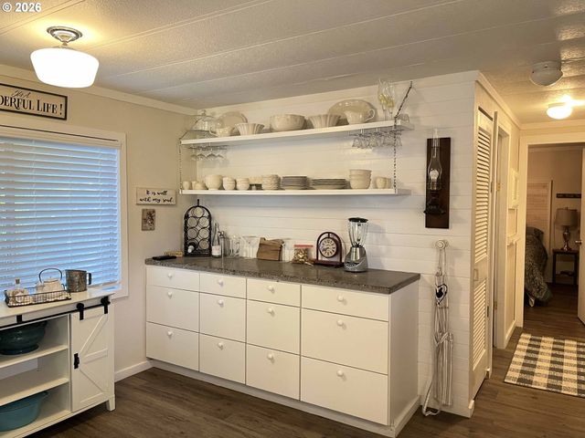 154 Outer Dr, Florence, OR 97439