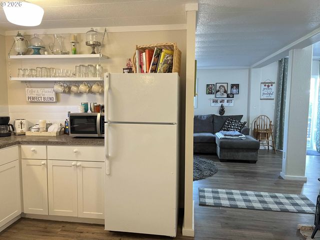 154 Outer Dr, Florence, OR 97439