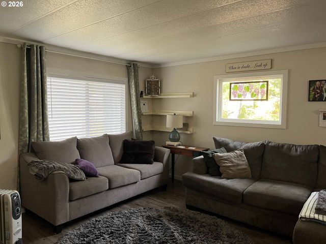 154 Outer Dr, Florence, OR 97439