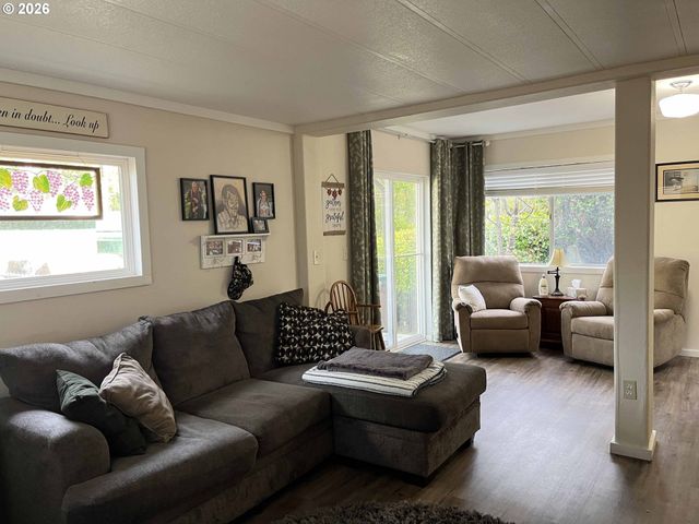 154 Outer Dr, Florence, OR 97439